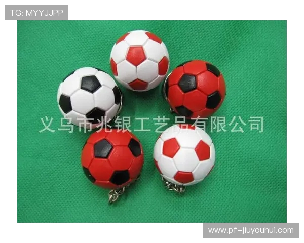 木足球摆件：独特设计，精致工艺，尽显足球魅力